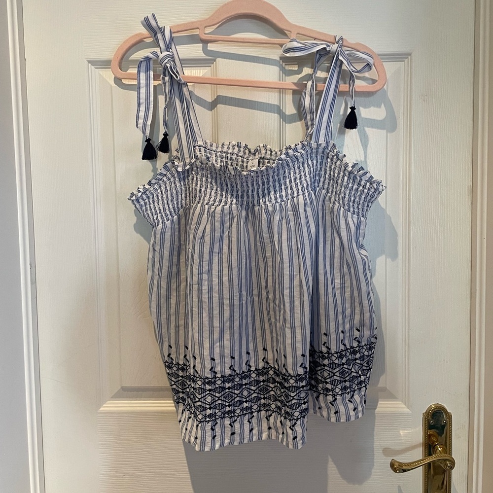 LIKE NEW Old Navy tank